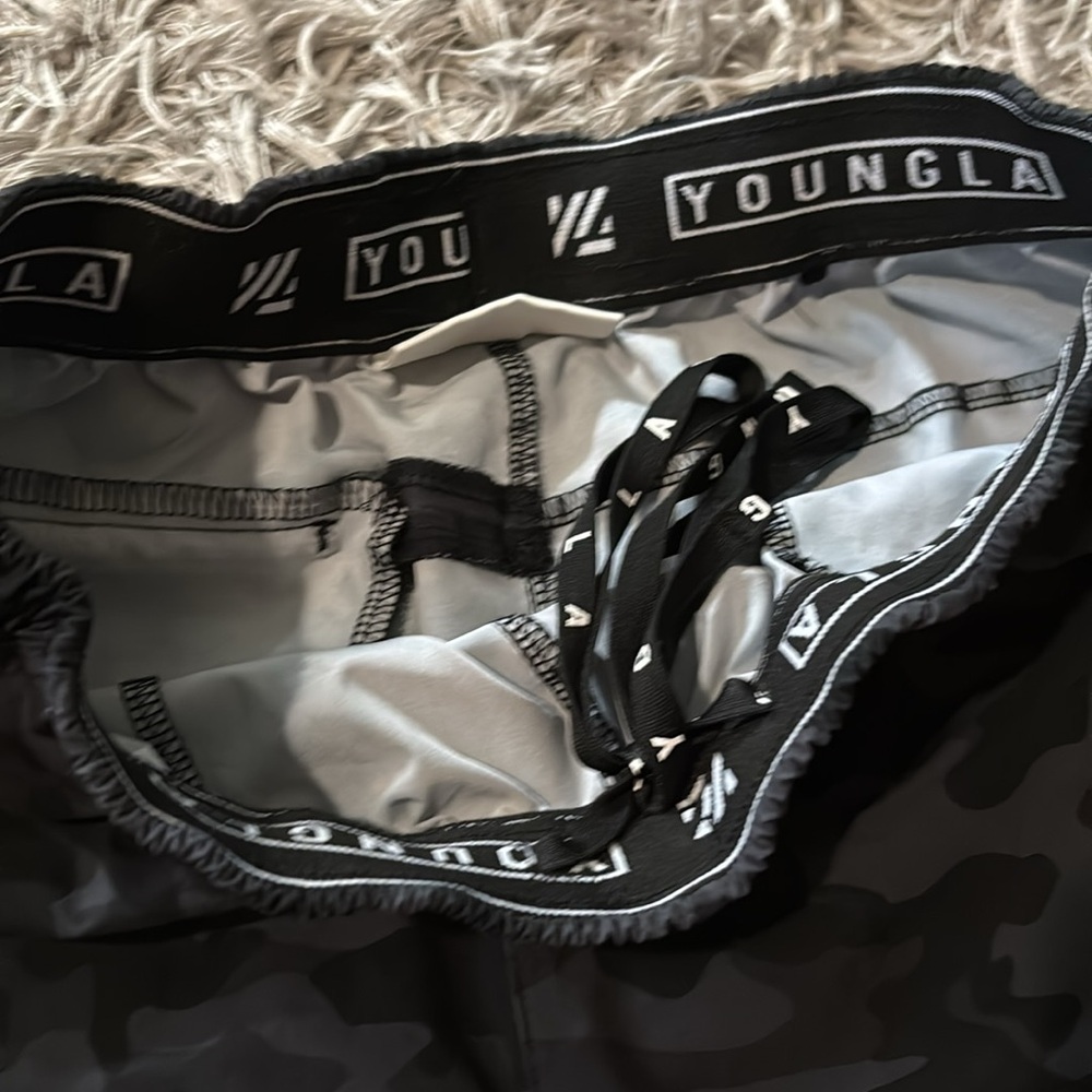 Boys workout shorts - Picture 3 of 7
